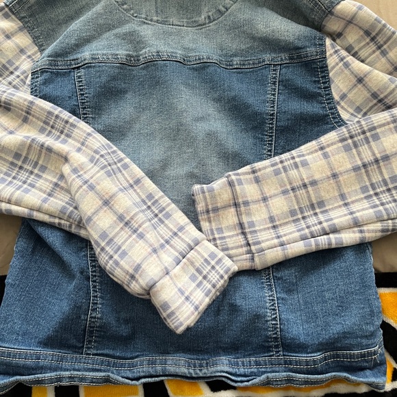 Wallflower woman’s denim jacket - Picture 9 of 17